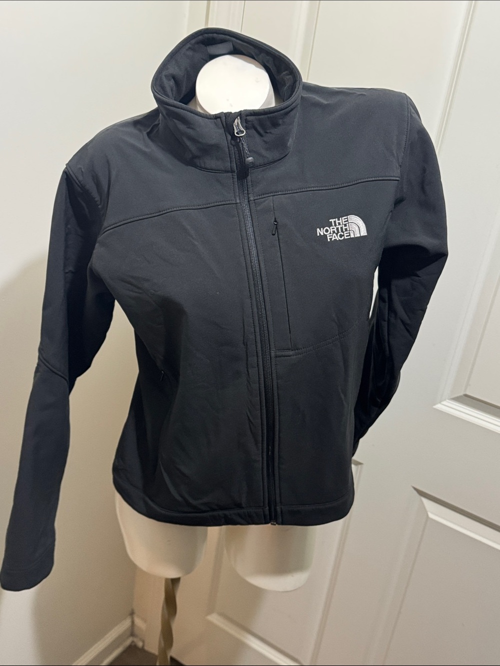The North Face Women’s Black Full-Zip Softshell Jacket